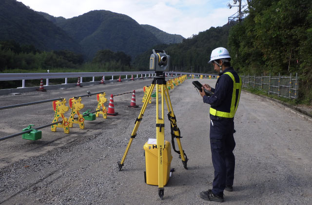 道路改良工事の現場
