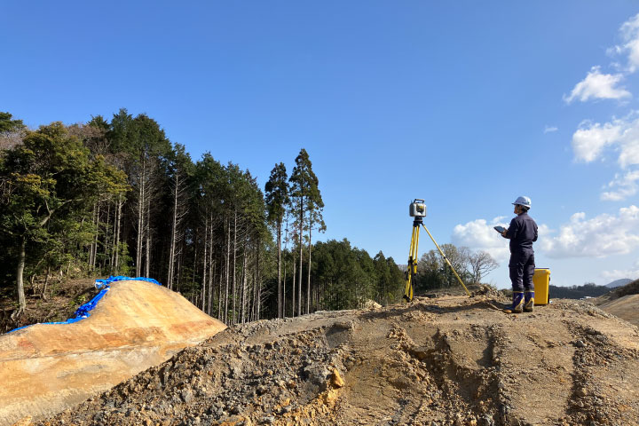 中間出来形測量の様子