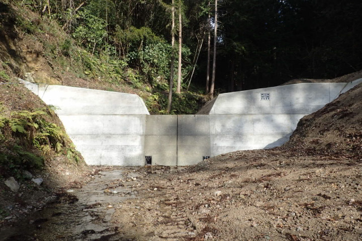 当現場は自治体発注工事（島根県発注）の渓間工事