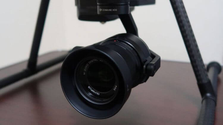 ジンバルとカメラDJI製のZenmuse 5s/レンズにはOLYMPUS製のM.ZUIKO DIGITAL 25mmF1.8