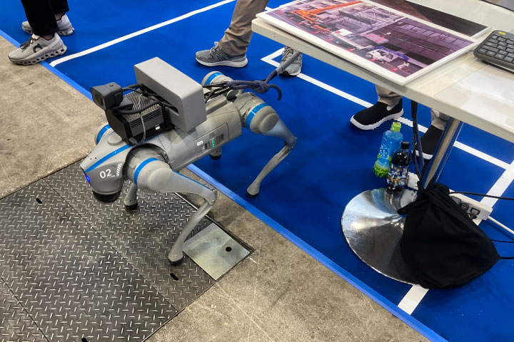 EARTHBRAIN（建設ロボット）