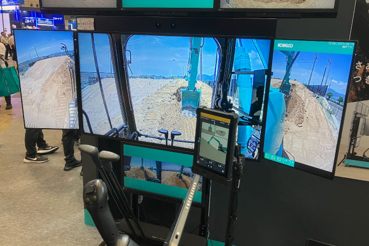 コベルコ（遠隔化施工デモンストレーション）