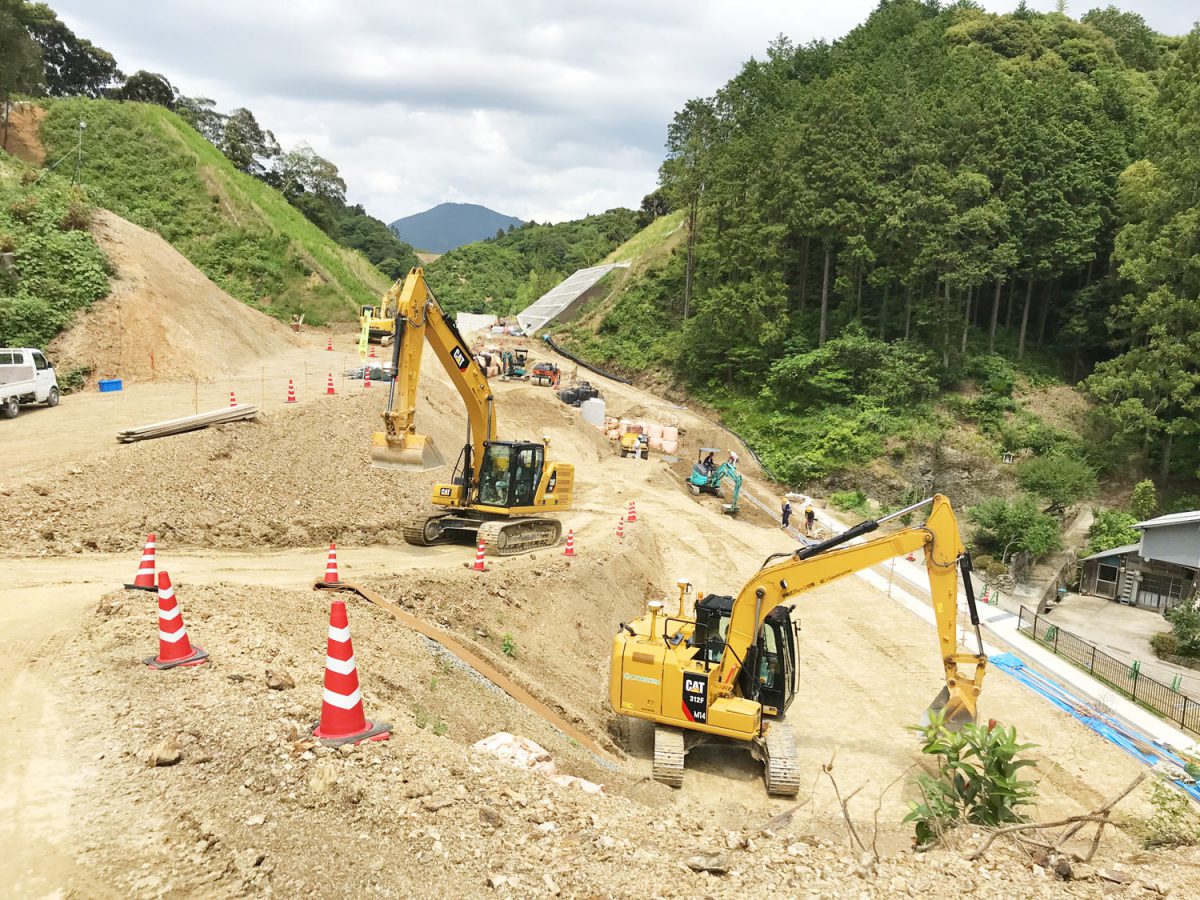 ICT建機で施工する工事現場の画像
