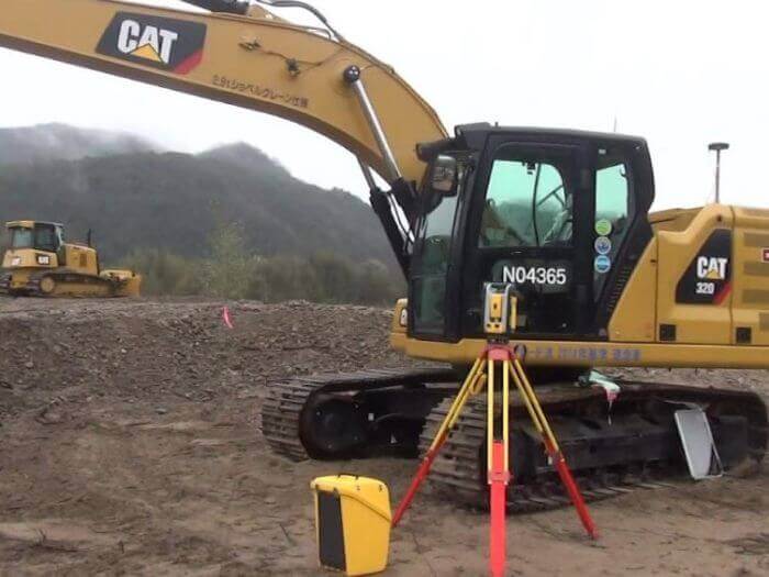 ICTのの建機日本キャタピラー320(バックホウ)の画像