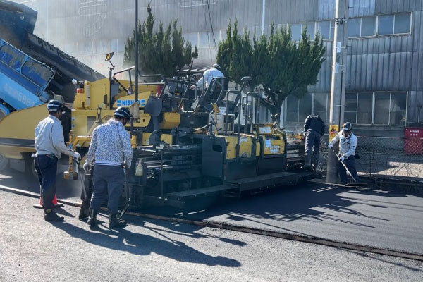 ICT建機による施工（アスファルトフィニッシャー）